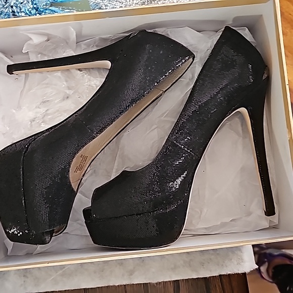 Holiday Heels - Picture 5 of 5